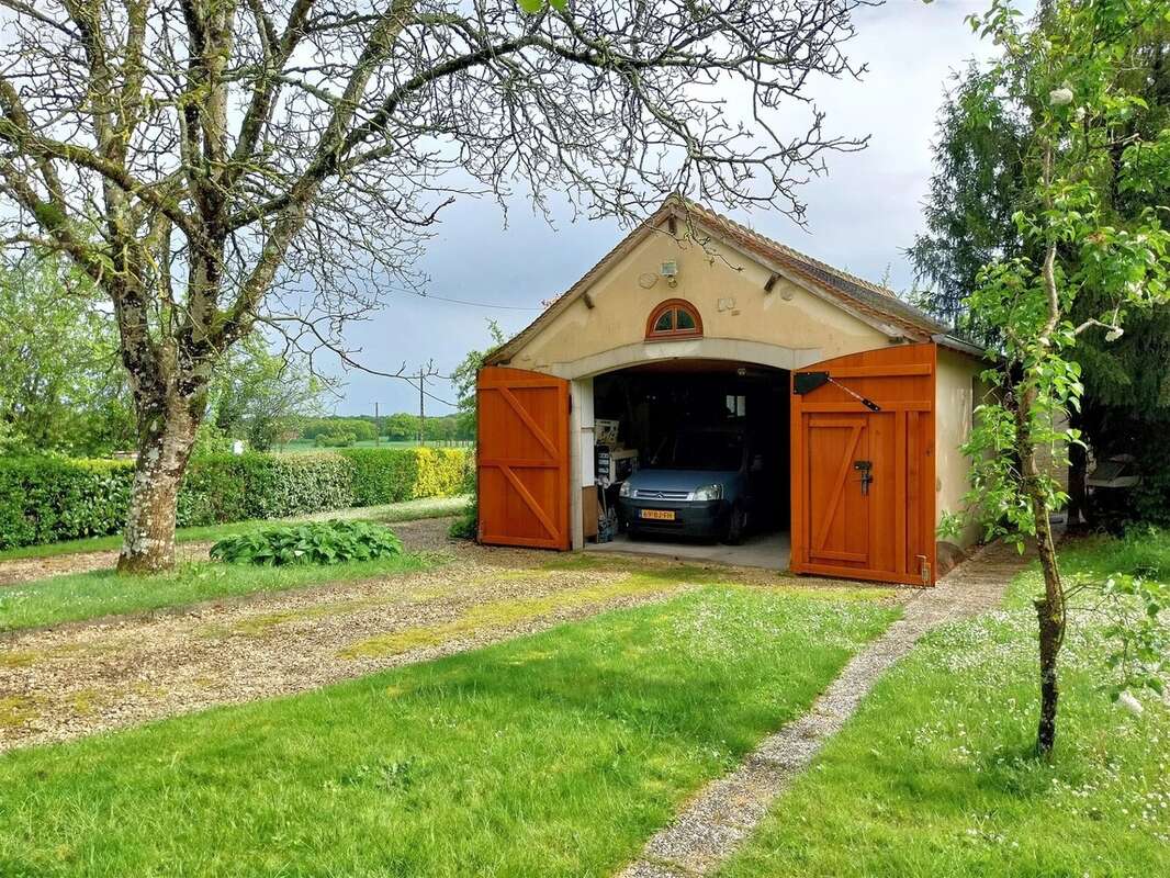 Maison à MEZIERES-EN-BRENNE