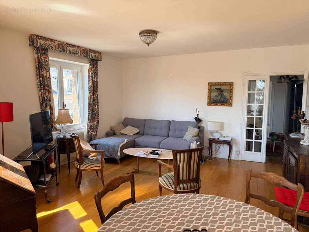 Nevers plein centre ville, vue place Carnot !!! Appartement de 3 pces avec parking et ascenseur - photo 5