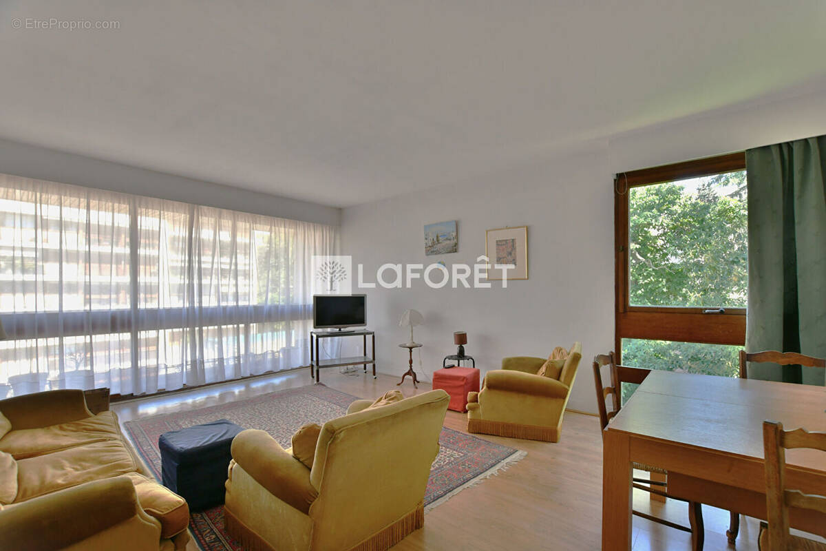 Appartement à LA CELLE-SAINT-CLOUD