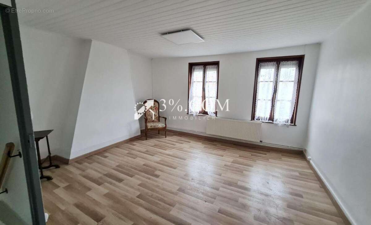Oisemont : Maison de village  1 / 2 CH, courette, garage - photo 11