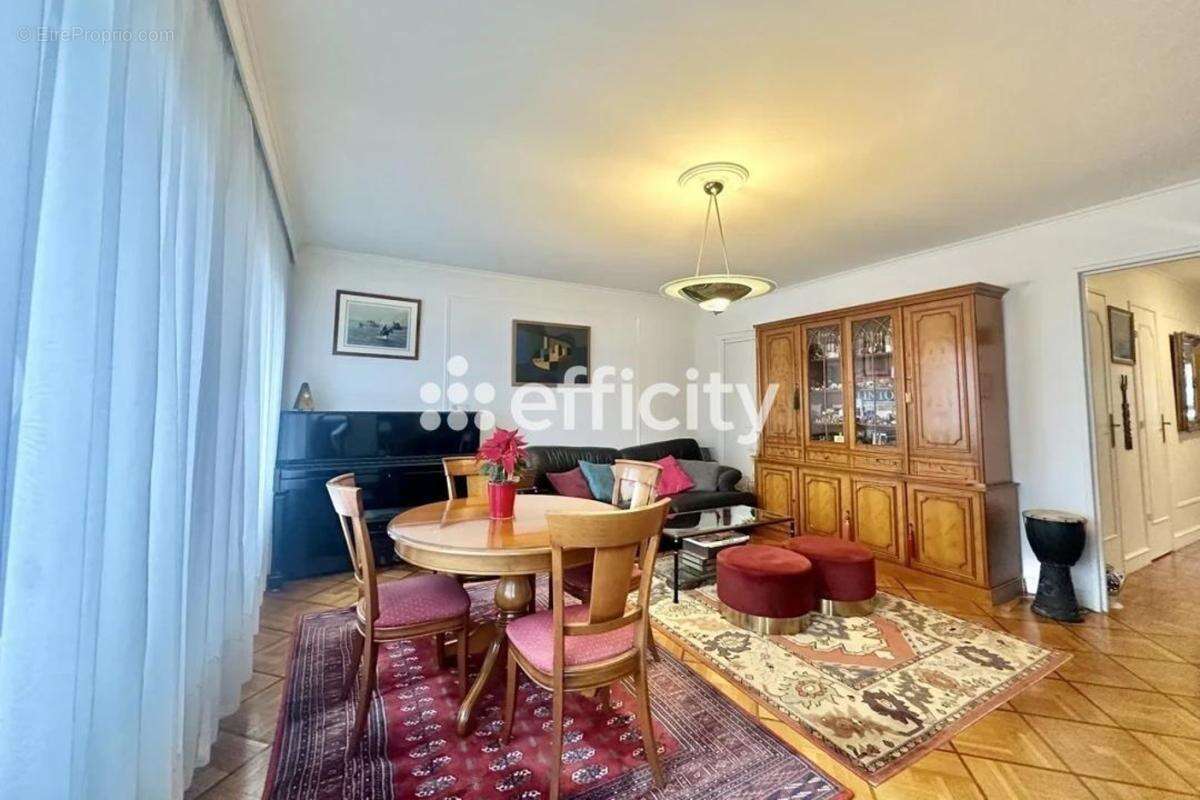 Appartement à PARIS-20E