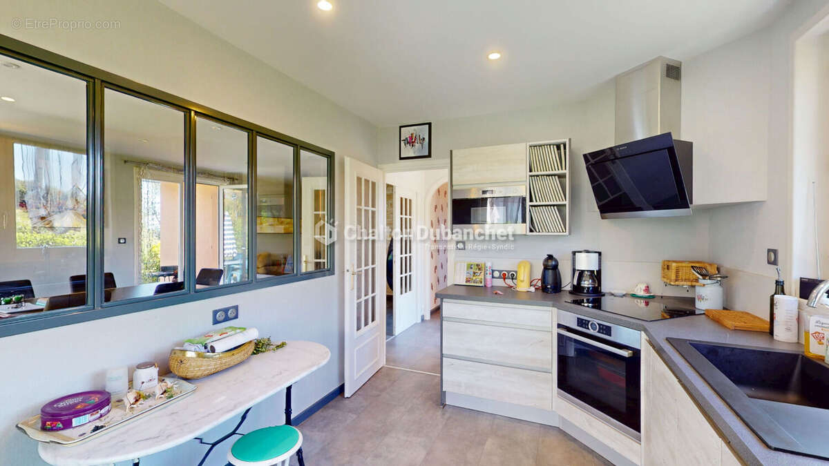 COURS LA VILLE - Maison de 116 m² - photo 4