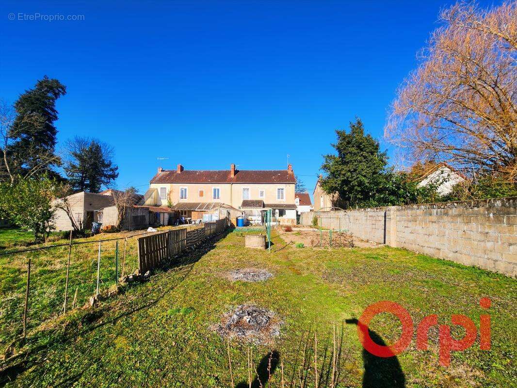 Maison à SAINT-AMAND-MONTROND