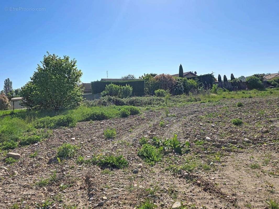 Terrain - Viabilisé - 700m² - photo 8