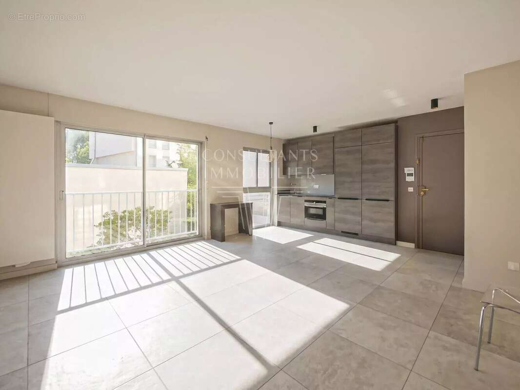 Appartement à NEUILLY-SUR-SEINE