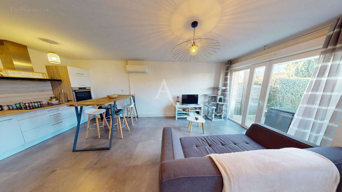 Appartement à POULX