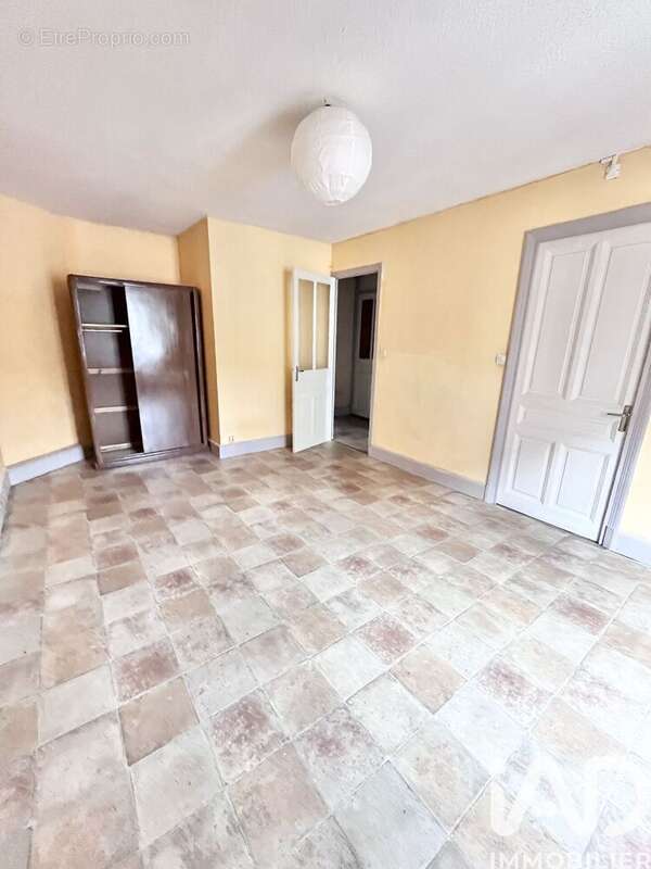 Photo 2 - Appartement à NOIRETABLE