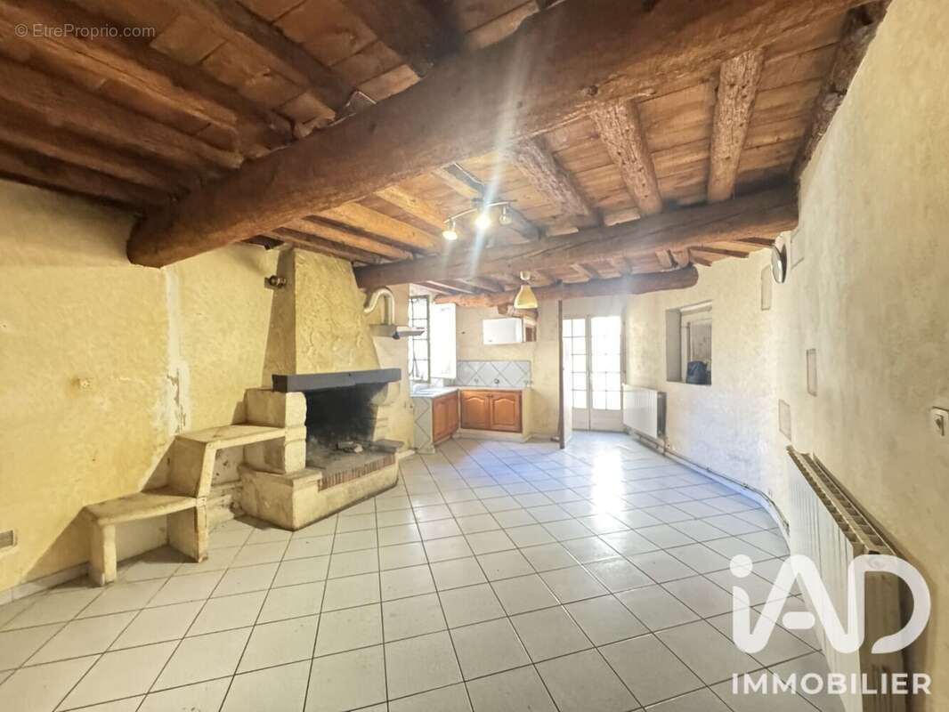 Maison 101 m² à Saint-Gilles  - photo 2