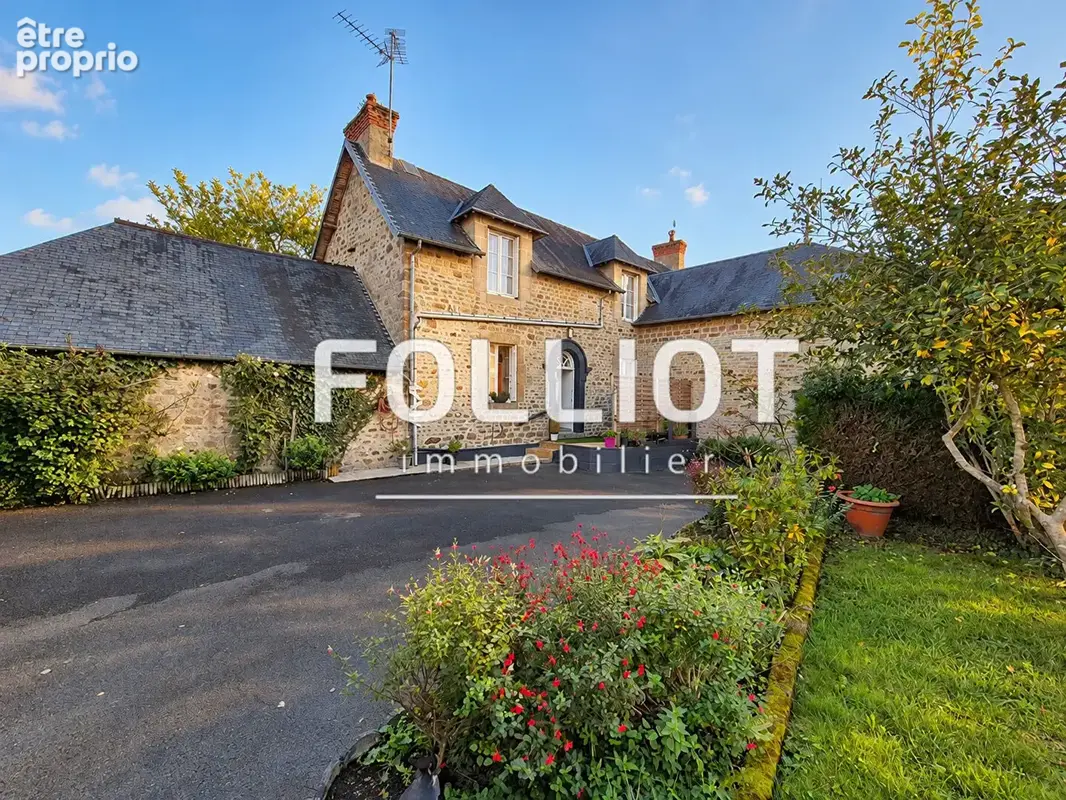 A VENDRE Maison de maître centre Sartilly - photo 1