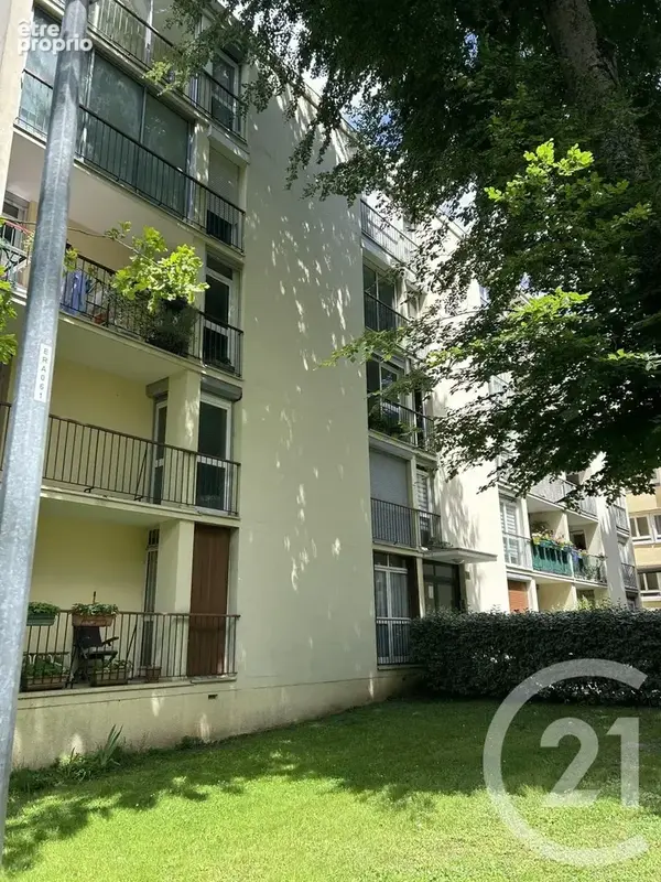Appartement 3 pièces 60 m² à vendre à Avon (77210) - photo 2