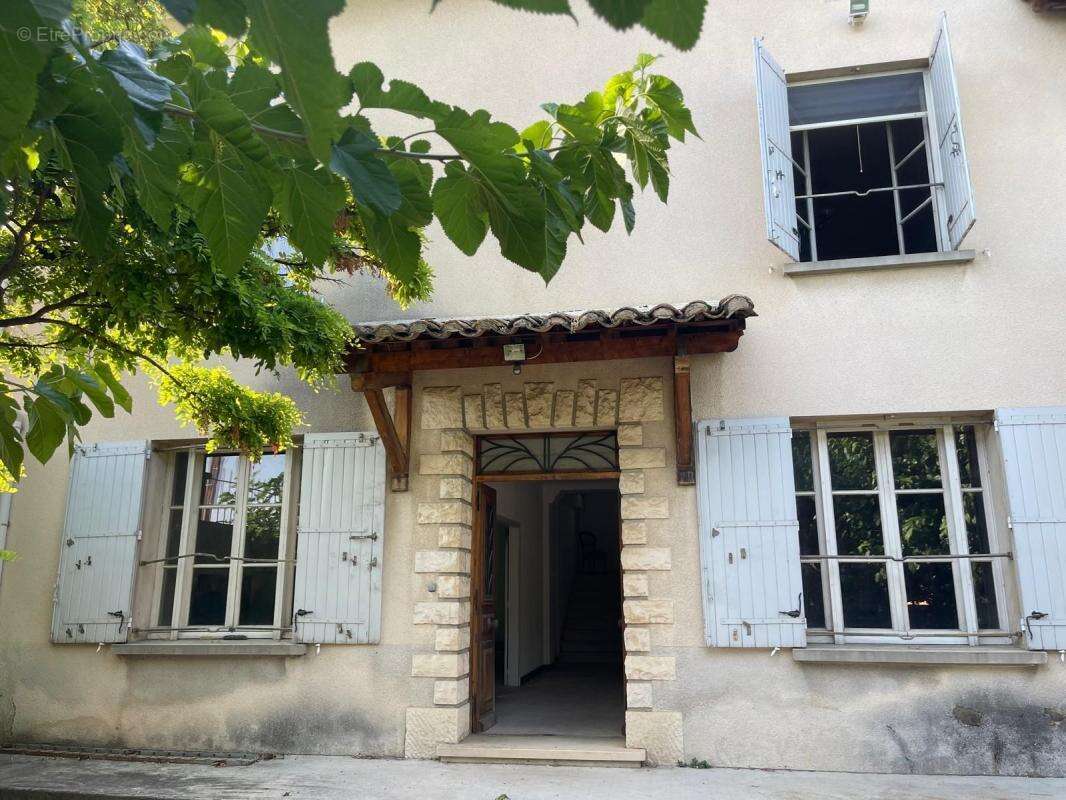 Maison à LAUDUN-L'ARDOISE