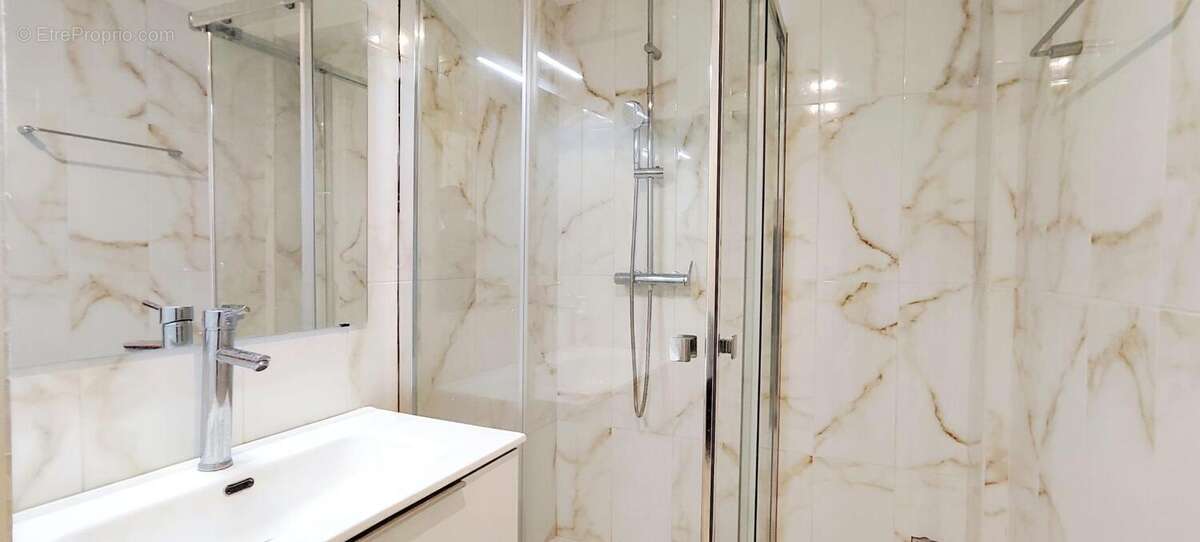 Appartement à VALLAURIS