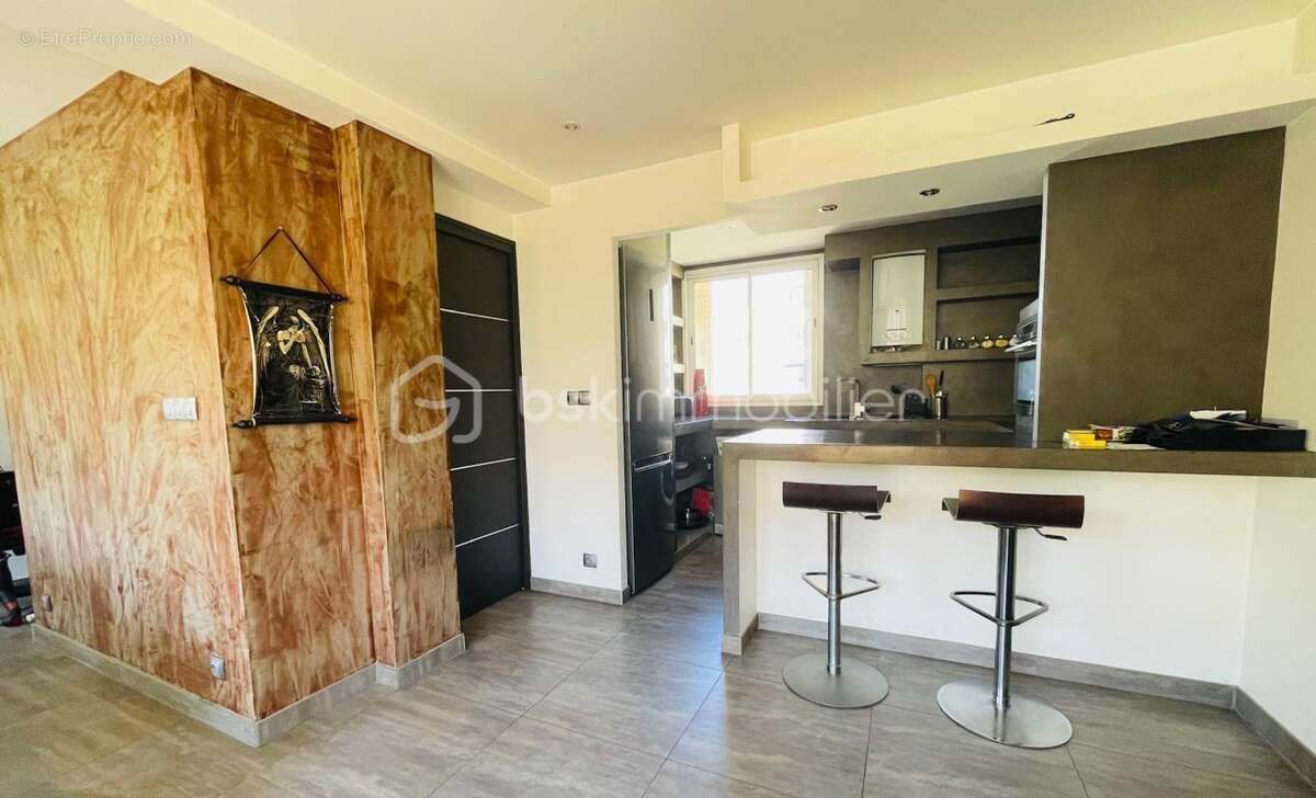 Appartement T2 rénové, résidence sécurisée, quartier en plein essor - photo 4