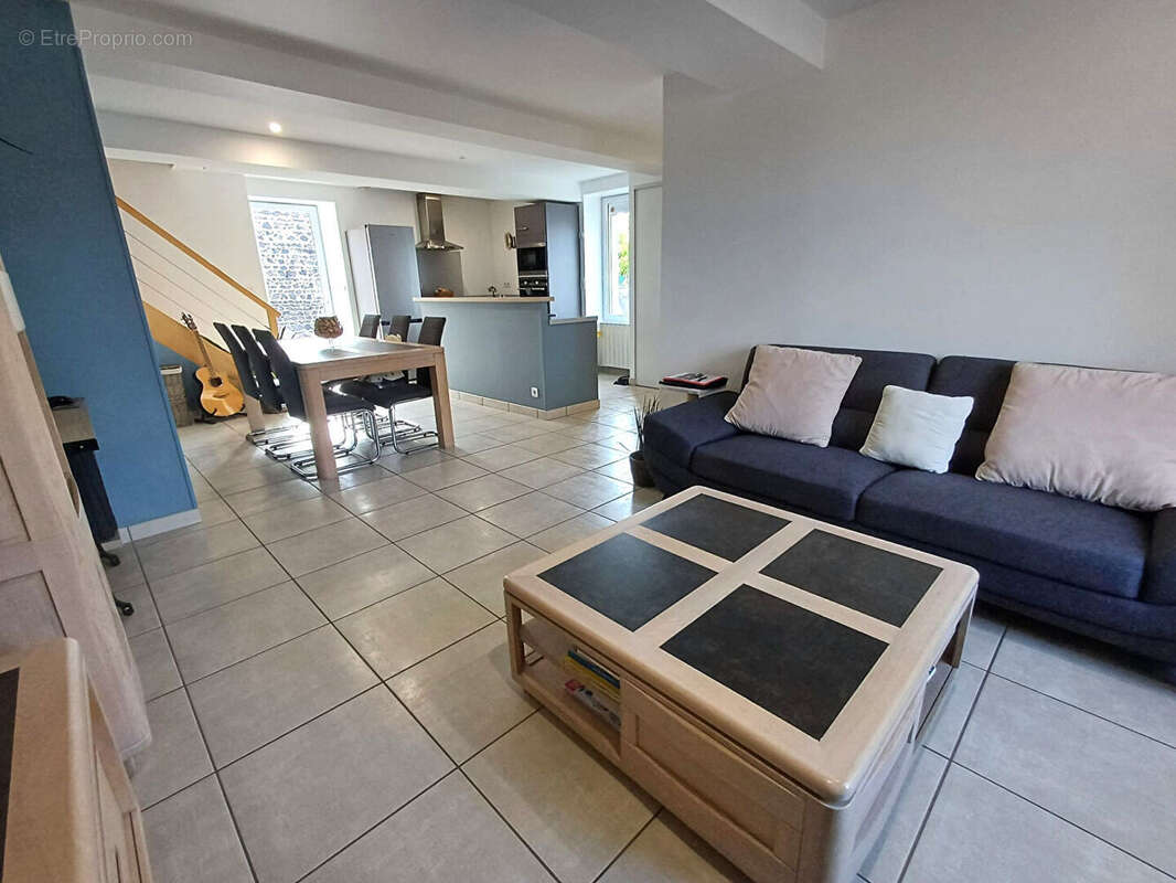 Maison à SAINT-BEAUZIRE