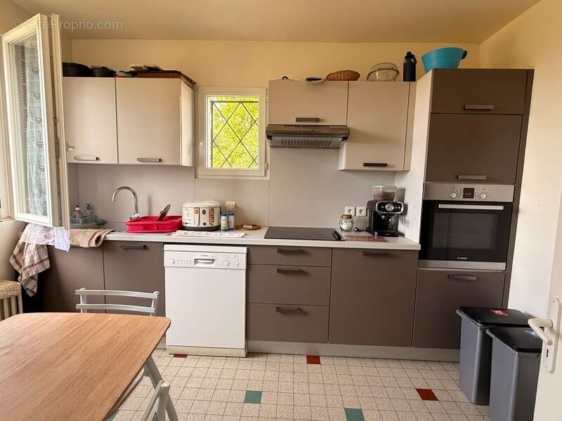 EN EXCLUSIVITE ! Pavillon de 95m² surélevé sur sous sol, rénové, sur terrain de 562m² 117 500 € - photo 3