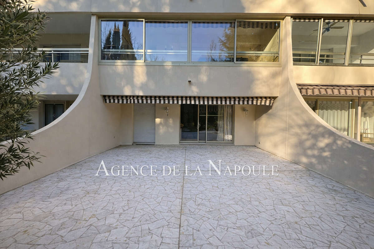 Appartement à MANDELIEU-LA-NAPOULE