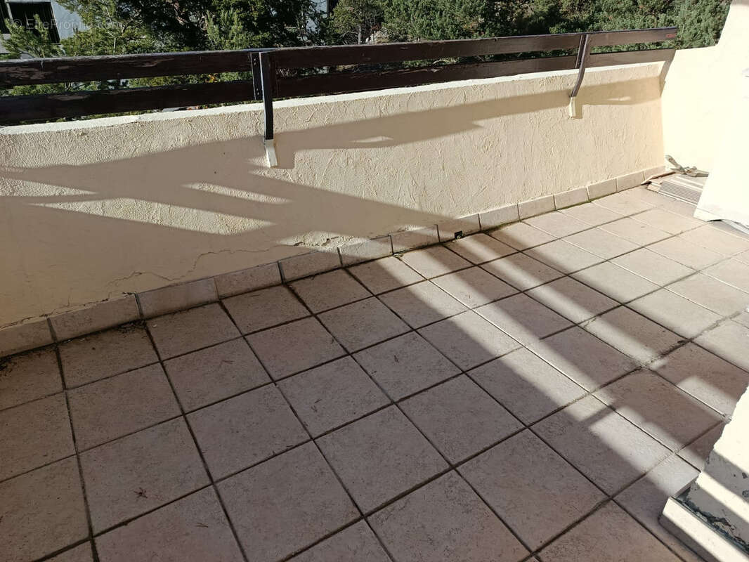 Appartement à GREOLIERES