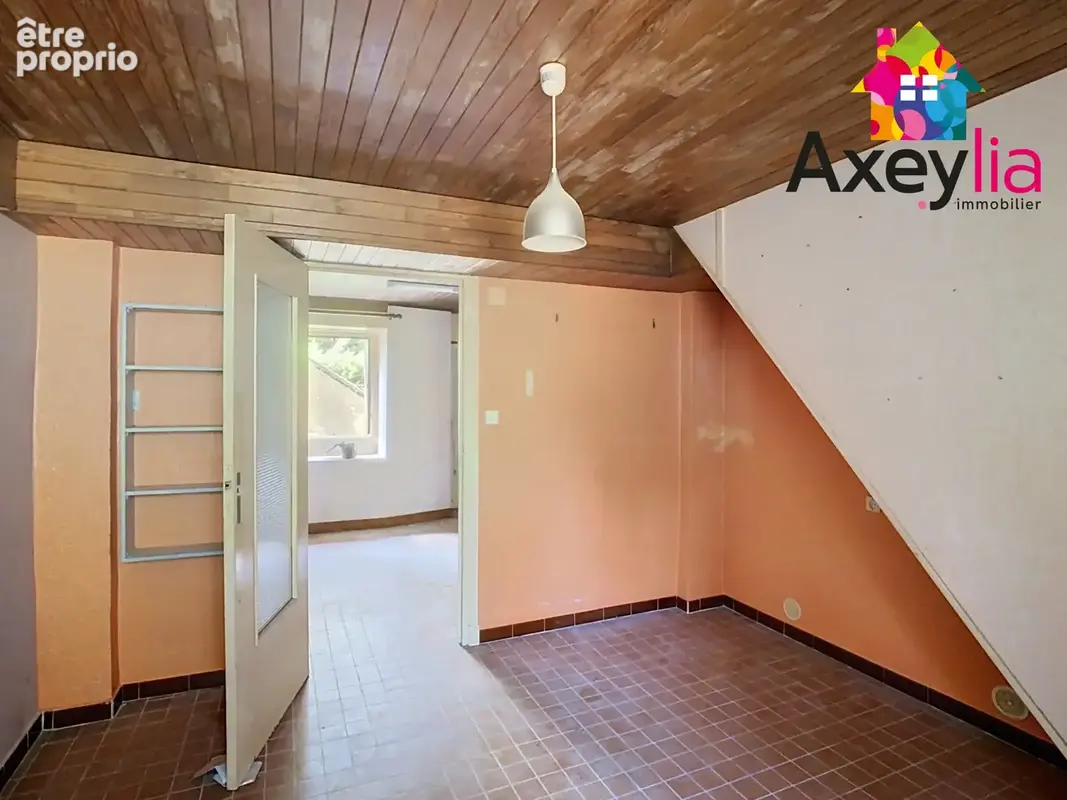 A vendre- saint-romain-la-motte- maison à rénover sur terrain de 246 m2 - photo 7