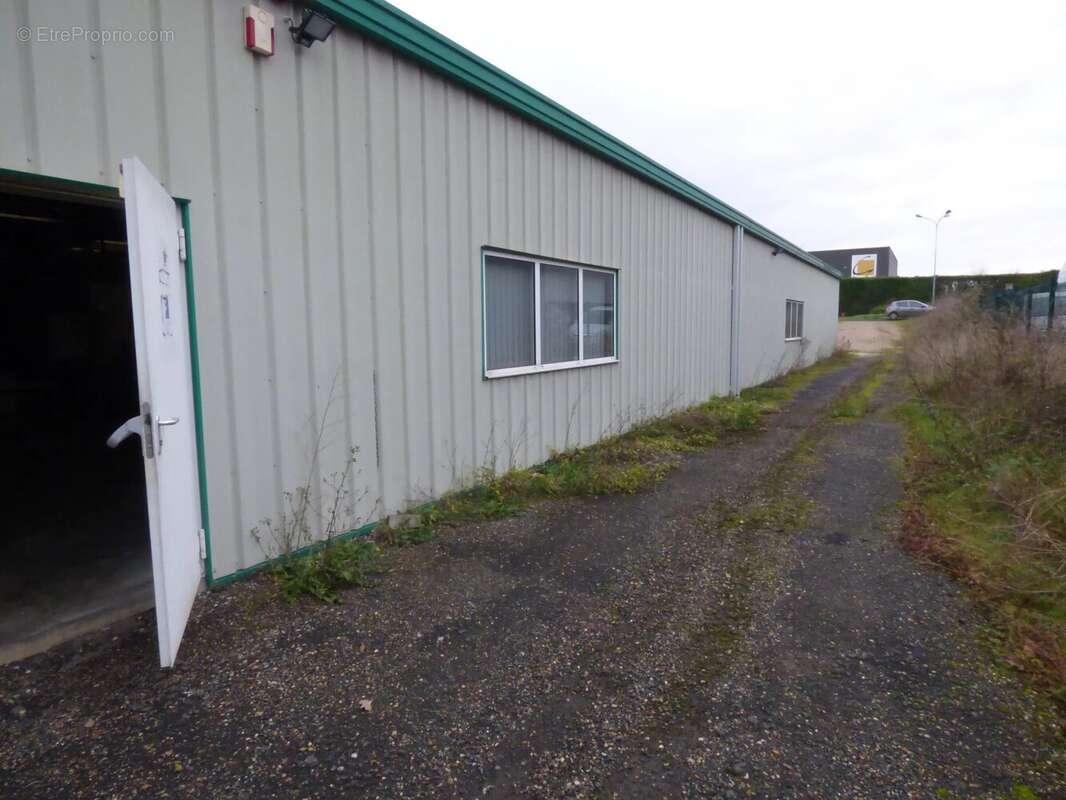 Commerce à MEREVILLE