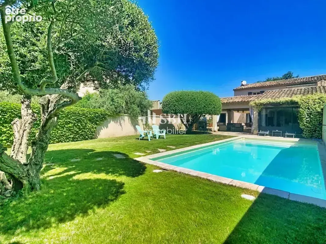 Élégante Propriété avec Piscine à Maubec - Vue Luberon - photo 2