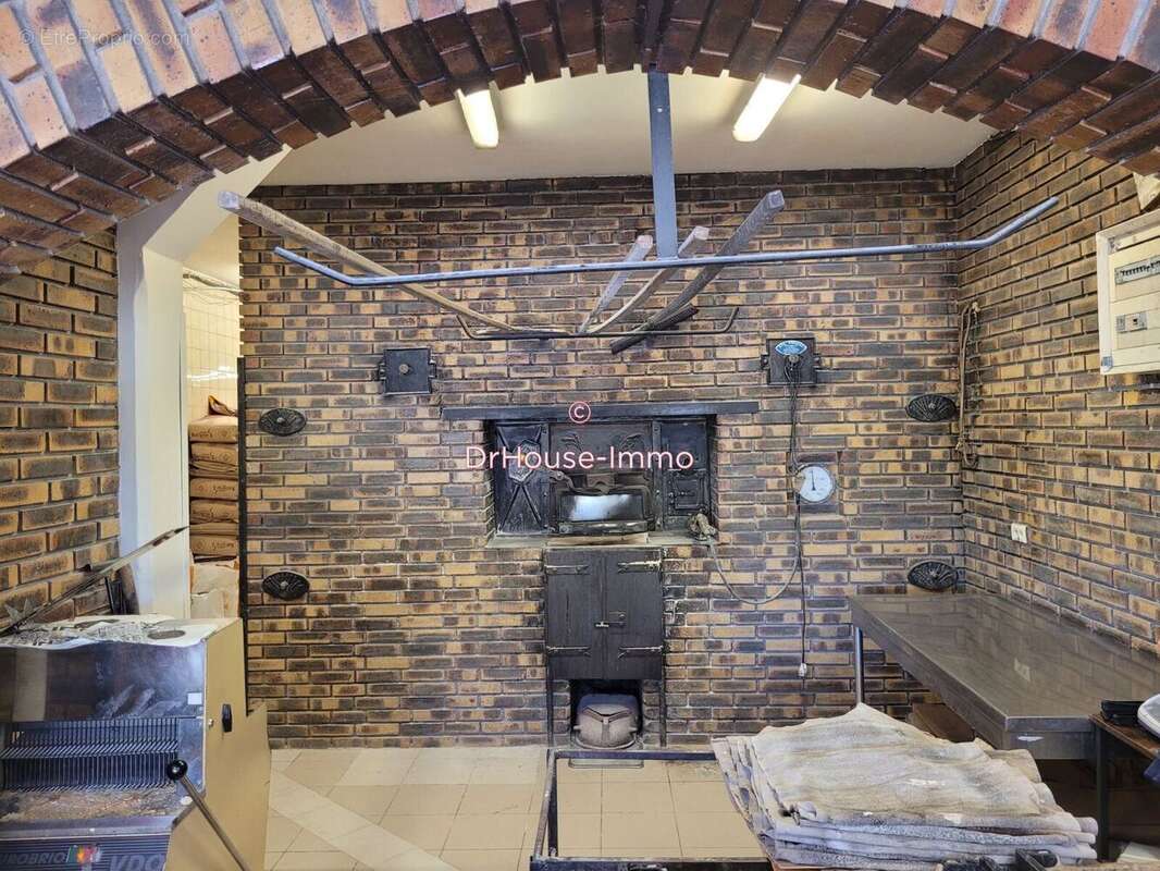 Commerce à CHATEAUNEUF-LES-MARTIGUES