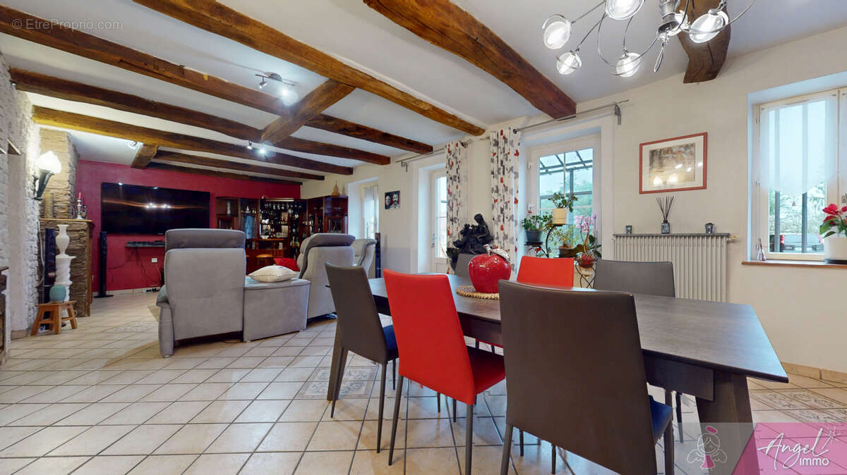 Maison à MONT-SOUS-VAUDREY