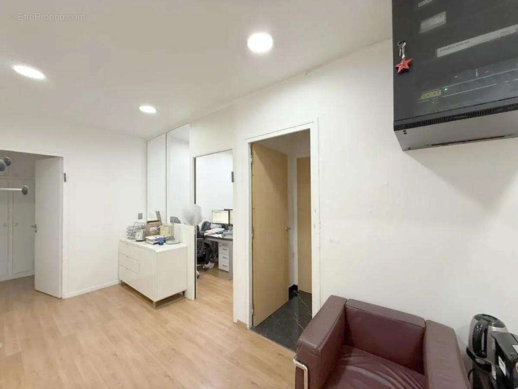 Commerce à PARIS-16E