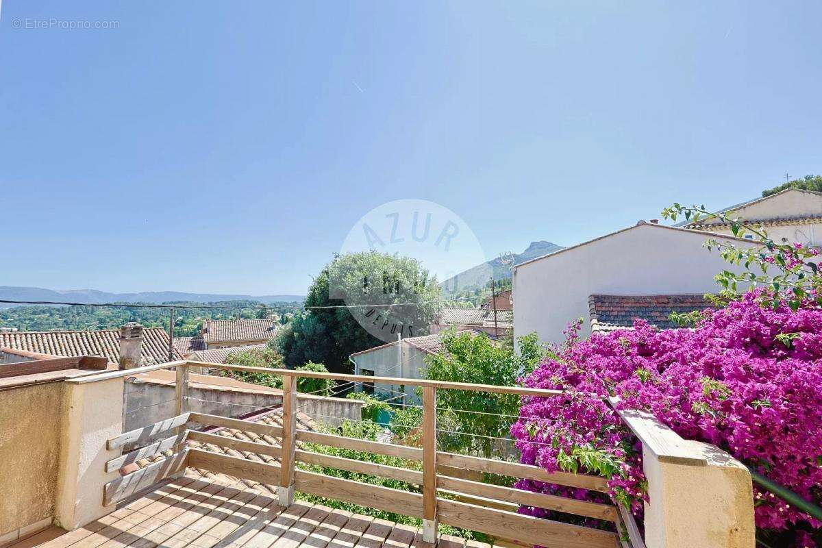 Appartement à ROQUEVAIRE