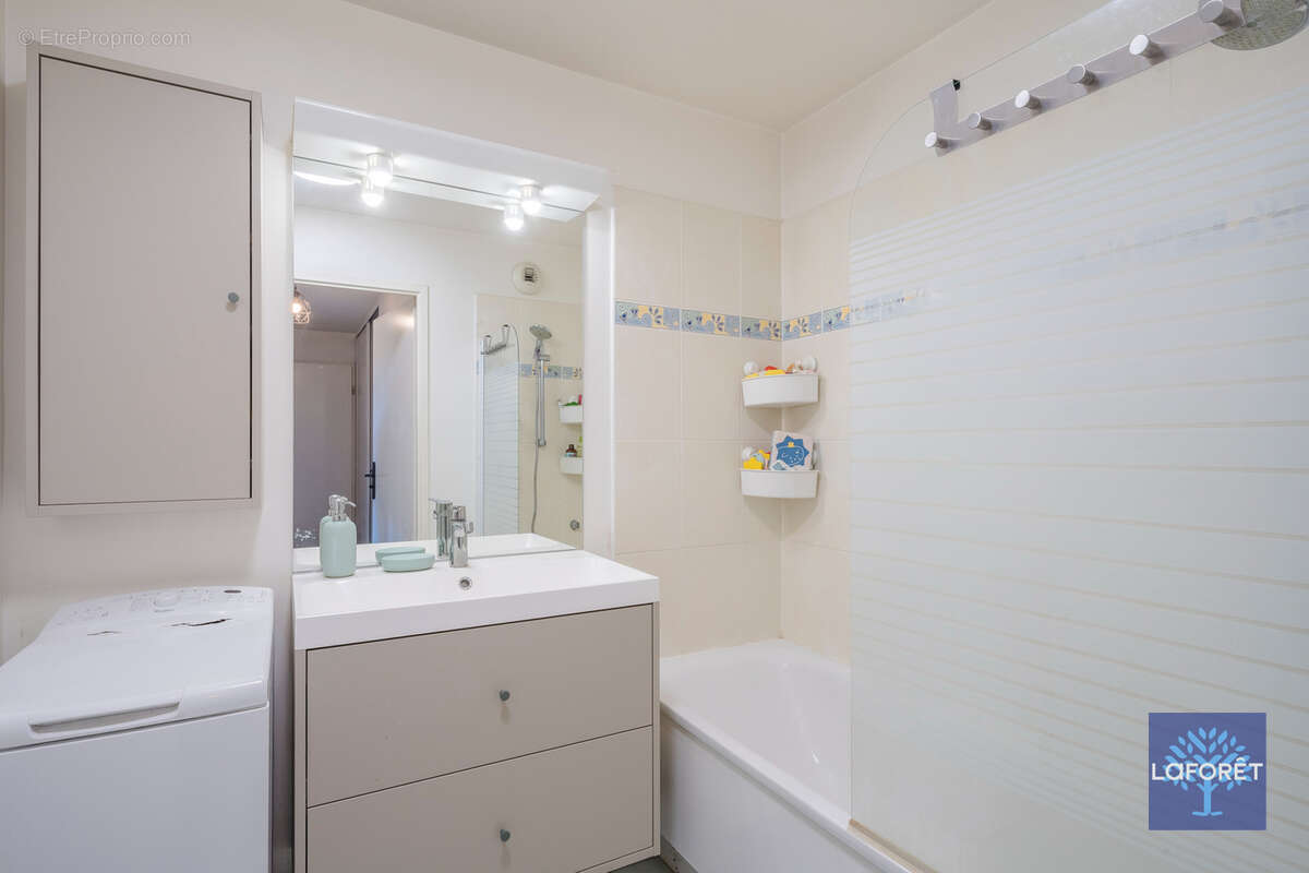 Appartement à LES PAVILLONS-SOUS-BOIS