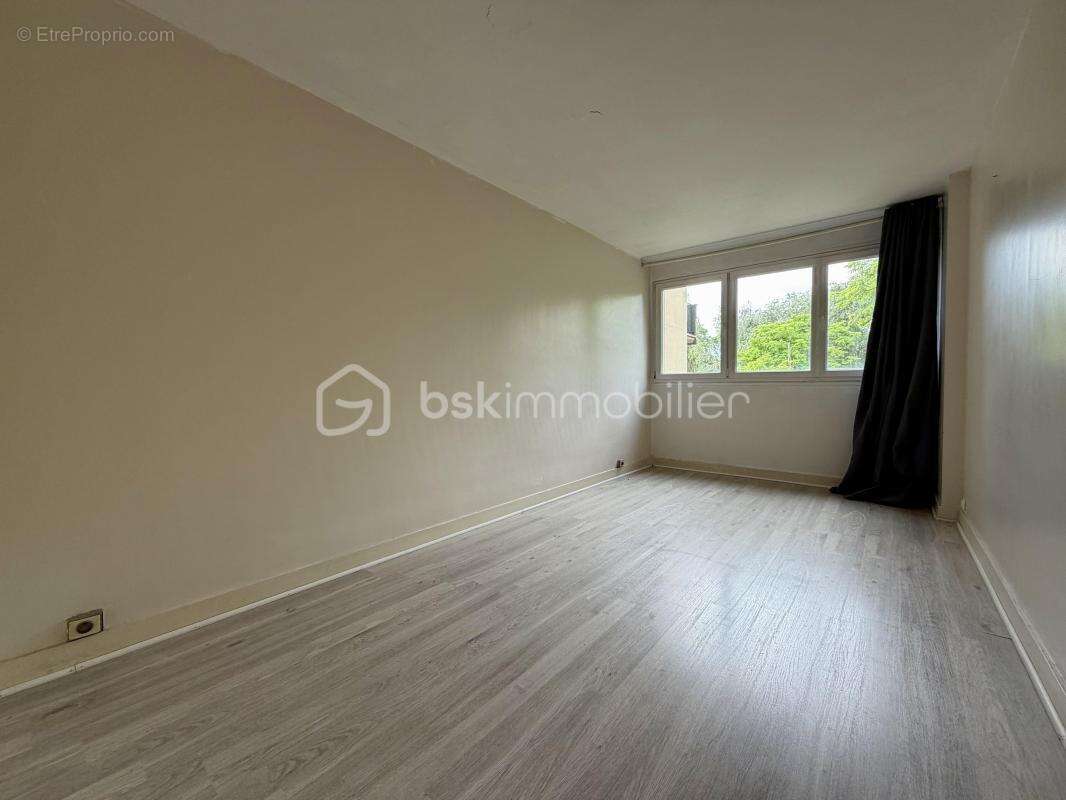 Appartement f3 71m2 avec balcon + cave + parking - photo 10