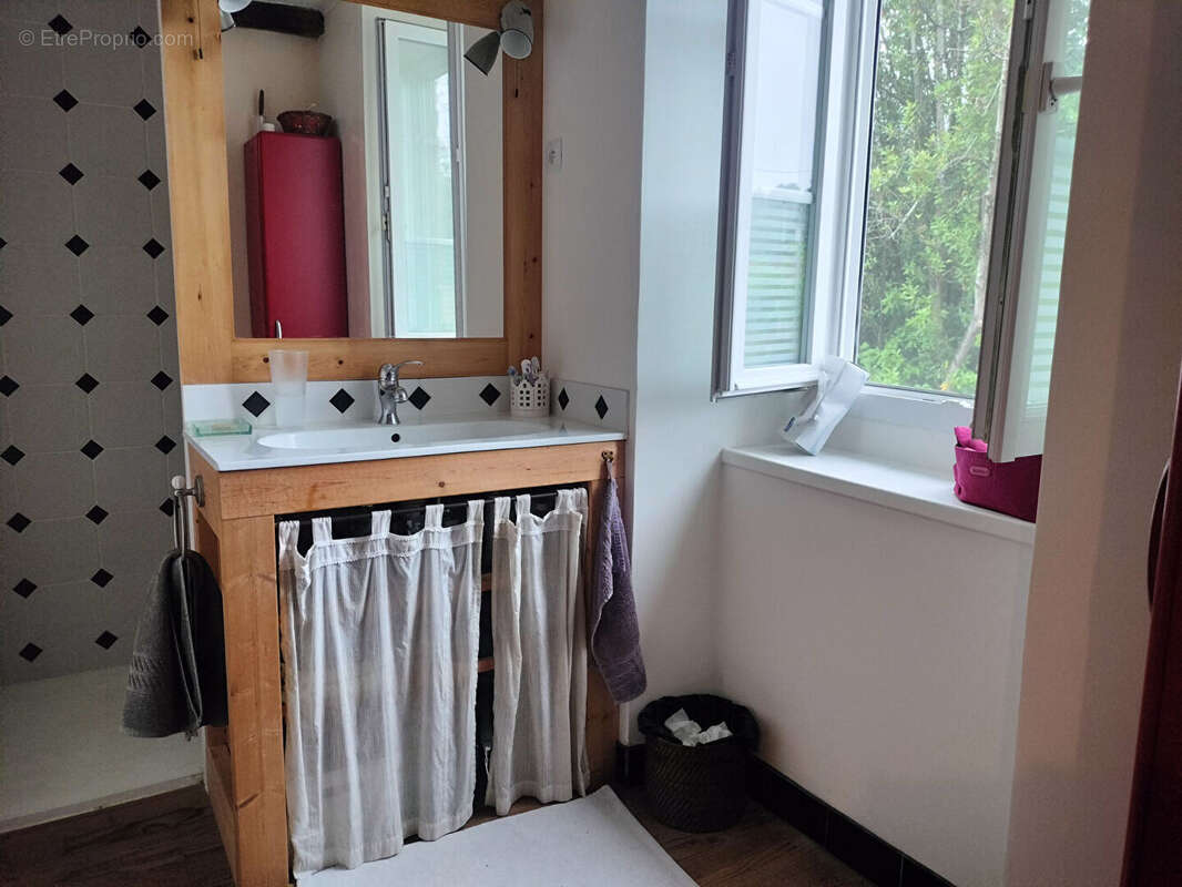 Maison ancienne rénovée 4 pièce(s) 80 m2 avec dépendances - photo 12