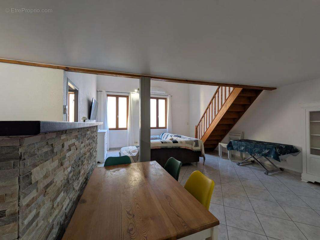 Appartement à LEZIGNAN-CORBIERES