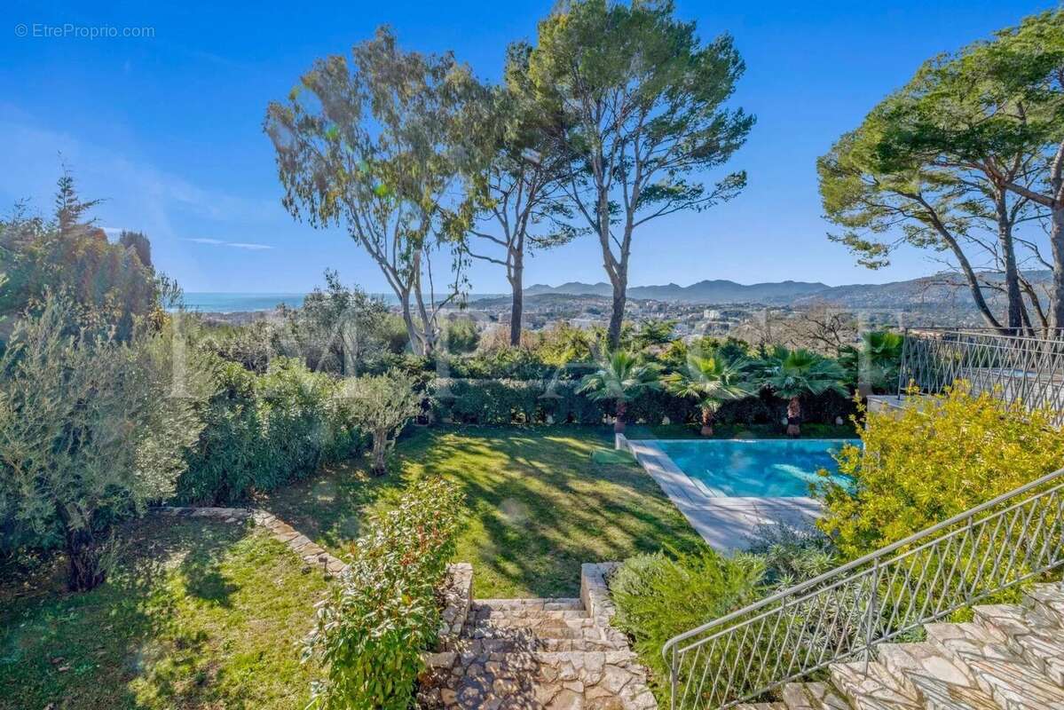 Maison à MOUGINS