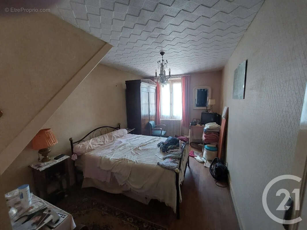 Maison à CHATEL-CENSOIR