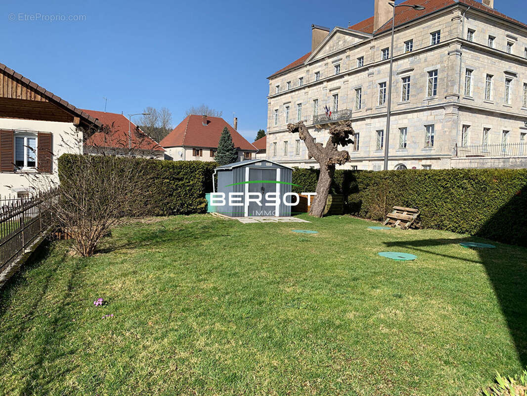 Appartement à ARC-SOUS-CICON