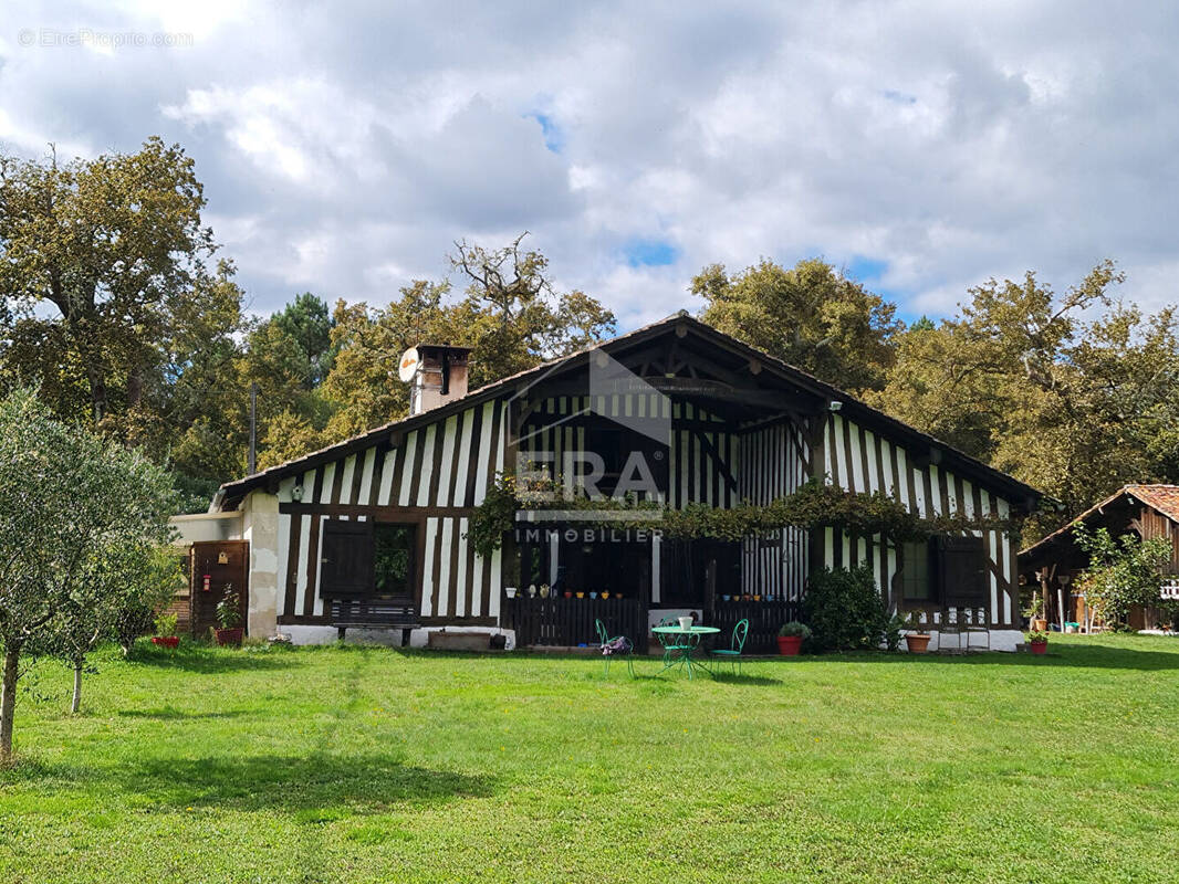 Maison à LUXEY