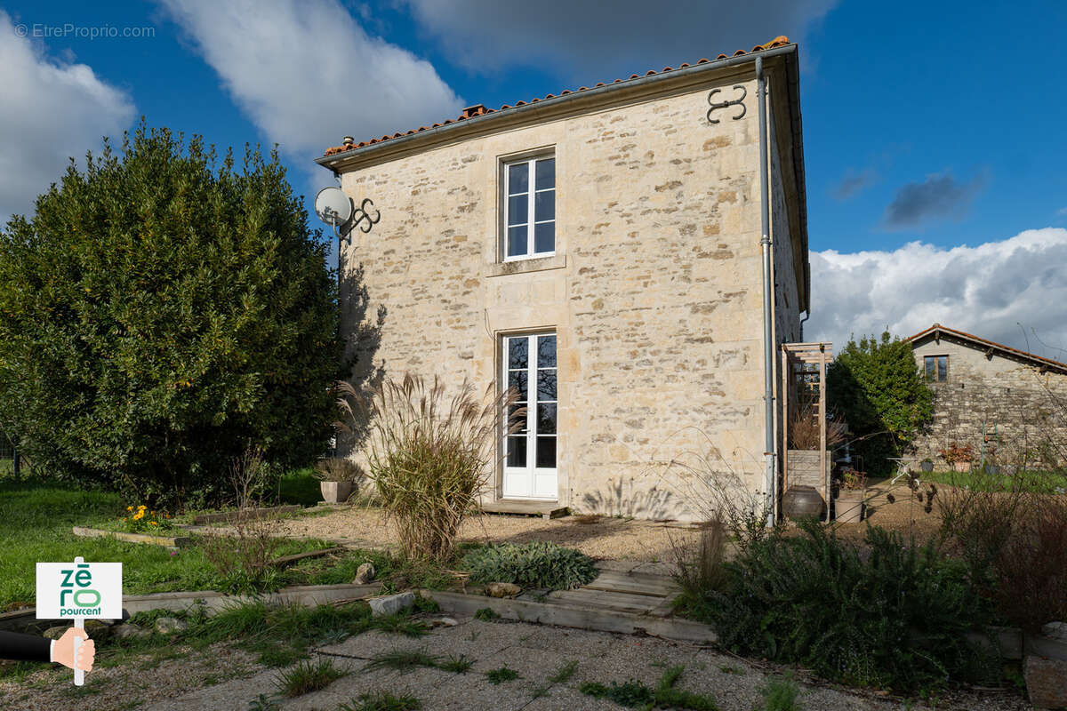 Maison à MARSAIS-SAINTE-RADEGONDE