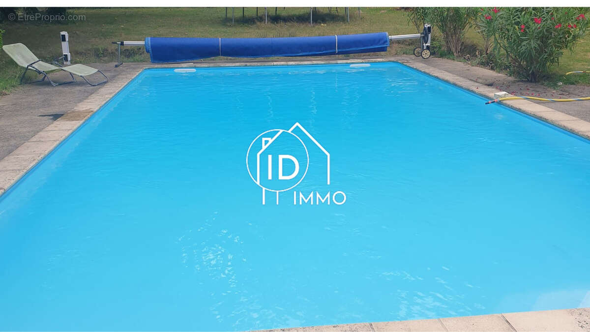 Maison à SAINT-MARTIAL-D'ARTENSET