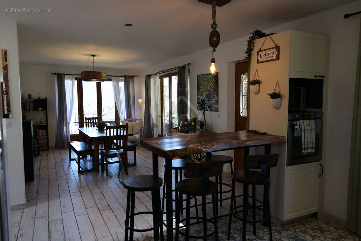 Le Thoronet - Villa 6 pièce(s) 175 m2 habitables - Terrain 3243m2 - photo 9