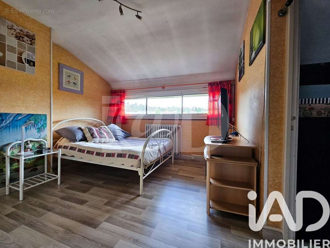 Maison 163 m² à Linas  - photo 7