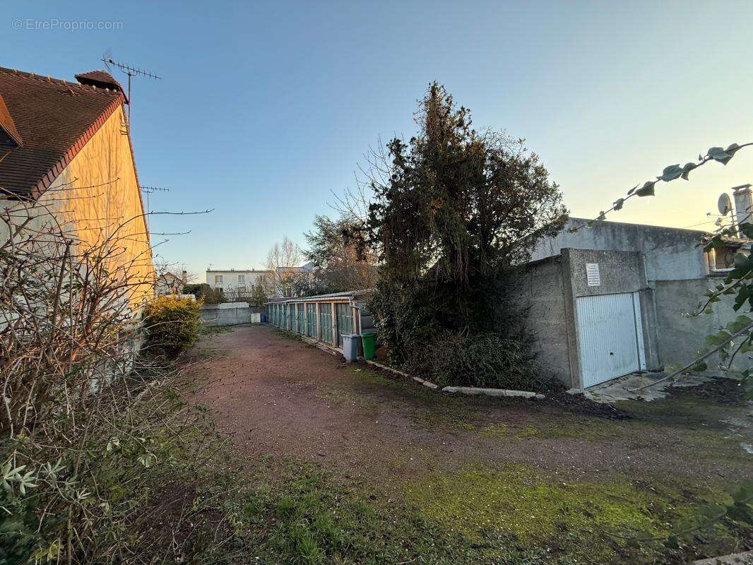 Parking à TREMBLAY-EN-FRANCE
