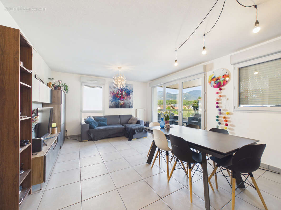 Spacieux T4 avec grande terrasse, vue Belledonne et garage - photo 4