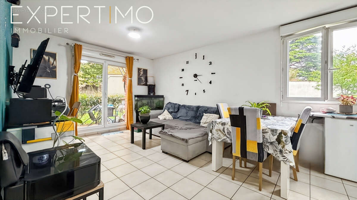 À vendre appartement F3 RDC avec terrasse et deux places de stationnement - photo 2