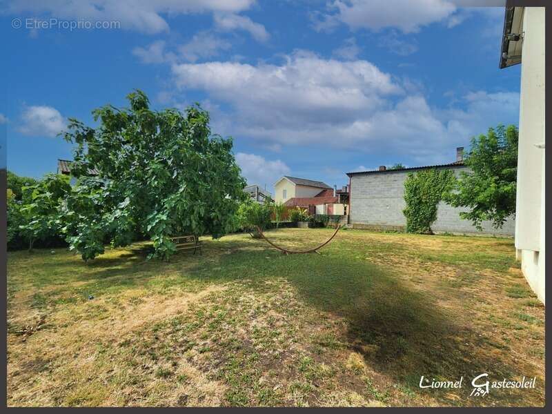 Maison sur deux niveaux 5 chambres Garages à vendre sur la commune de  PINEUILH (33) - photo 20