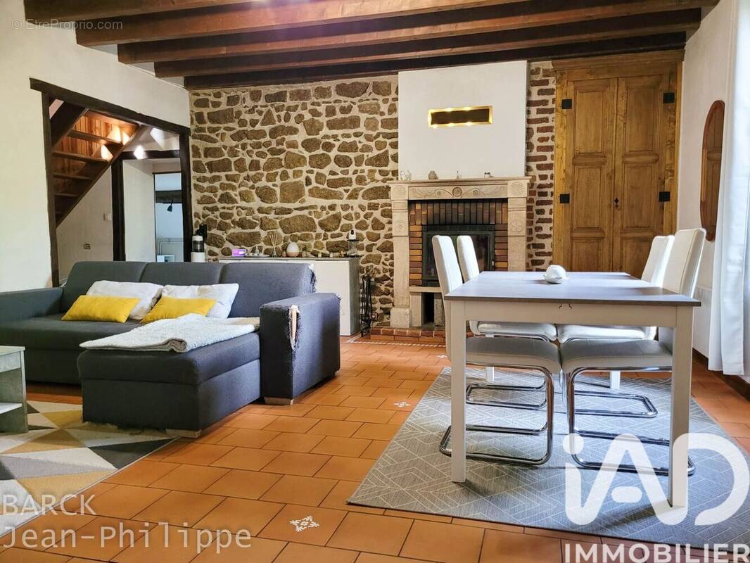 Photo 1 - Maison à DURDAT-LAREQUILLE