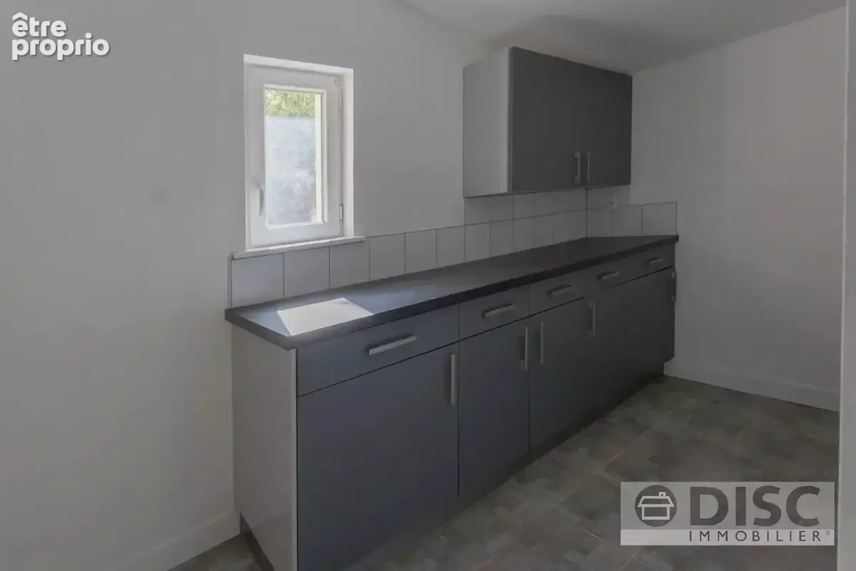 Maison de plain-pied rénovée avec jardin clos. - photo 10
