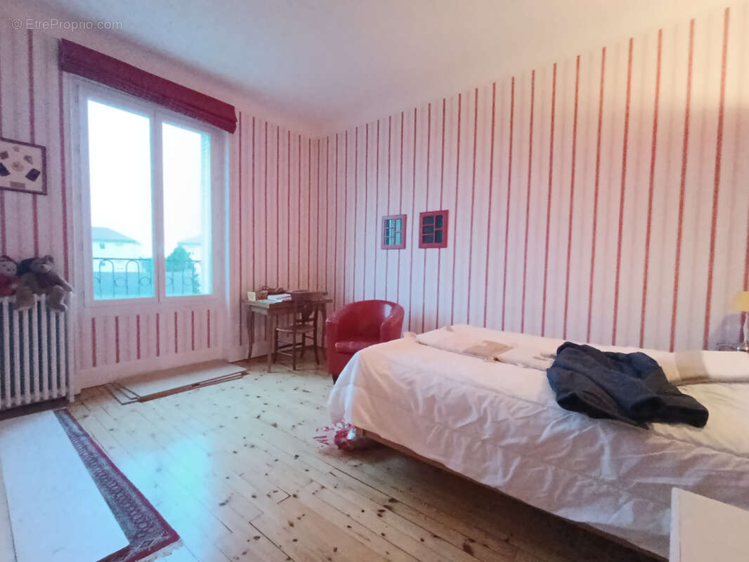 Maison bourgeoise avec extérieur et garage - photo 8