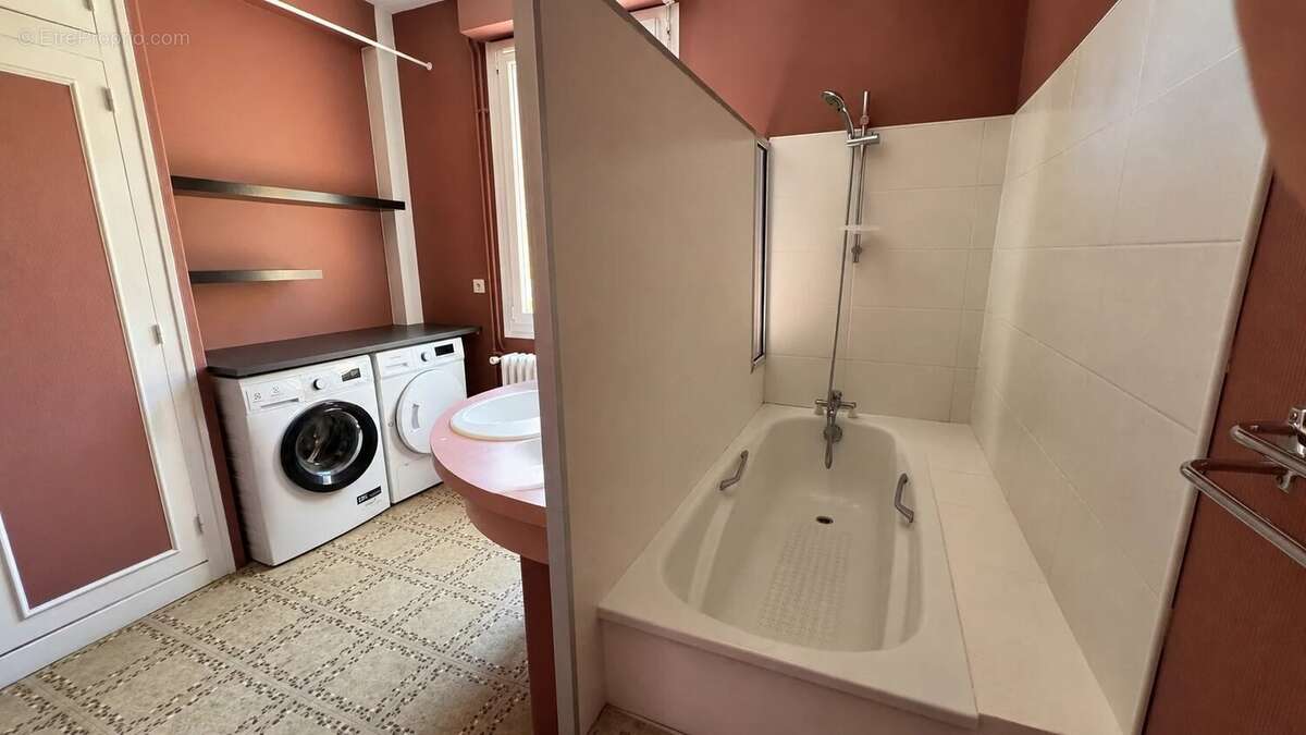 Grand t6 de 163 m² ? toit-terrasse ? plein centre de dax - photo 10