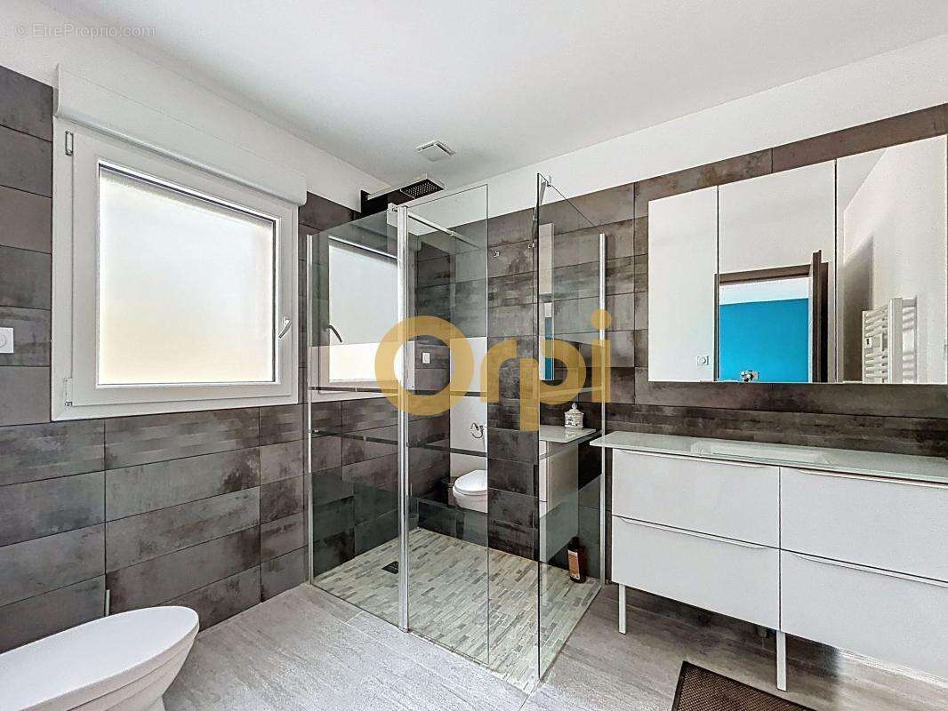 Maison à BAGNOLS-EN-FORET