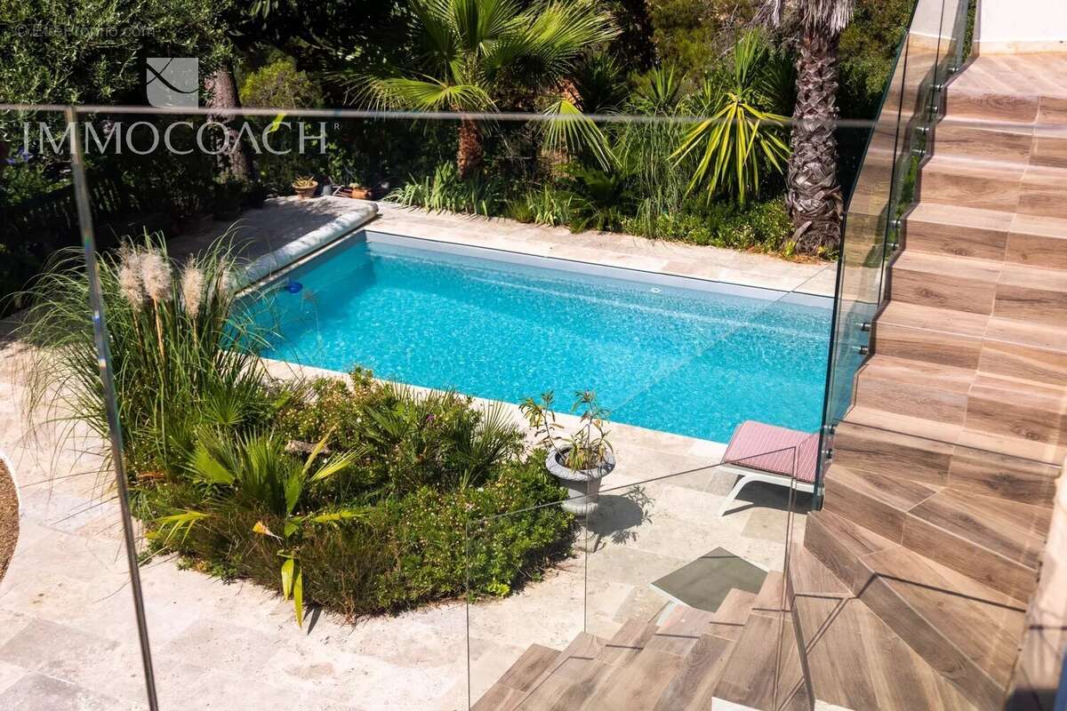 Maison à CARQUEIRANNE